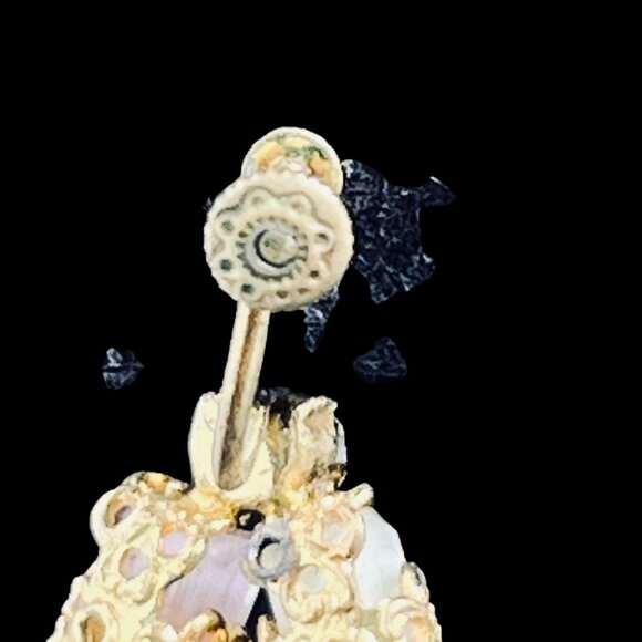 Vintage Gold Tone With Pastel Glass Crystals Dangle Screw Back Earrings (5288) - Picture 6 of 7